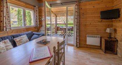 Chalet 'Montana Pmr 4 Pers' with Shared Terrace and Wi-Fi