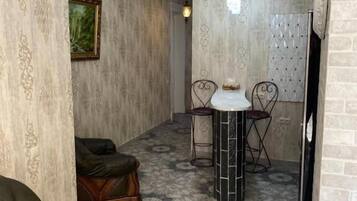 Suite, Terrasse | Minibar, kostenloses WLAN, Bettwäsche