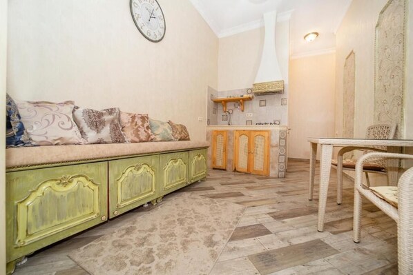 Minibar, wifi gratis, ropa de cama