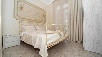 Estudio junior, patio | Minibar, wifi gratis, ropa de cama