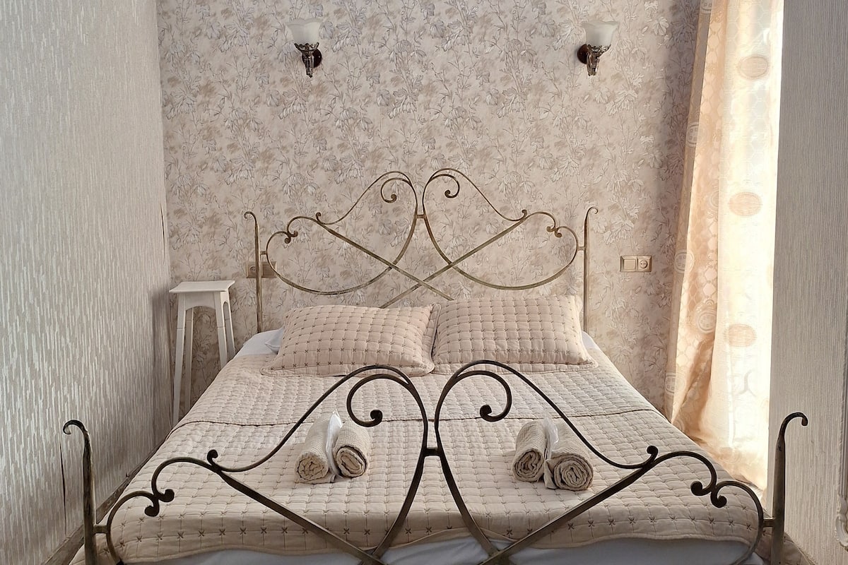 Habitación clásica doble, patio | Minibar, wifi gratis, ropa de cama