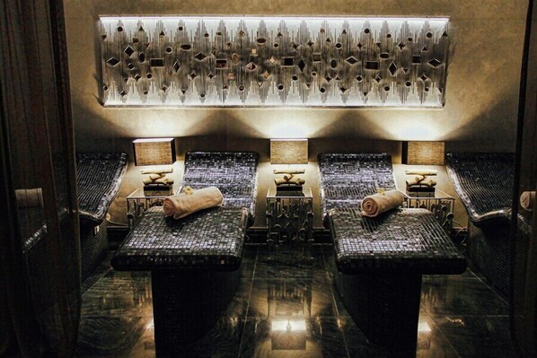 Meja sambut tetamu spa