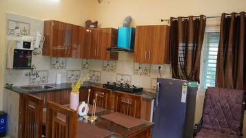 Suite, Garden View | Living area