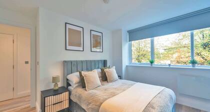 2BR Apt Workspace & Play at TrinityPoint Gravesend