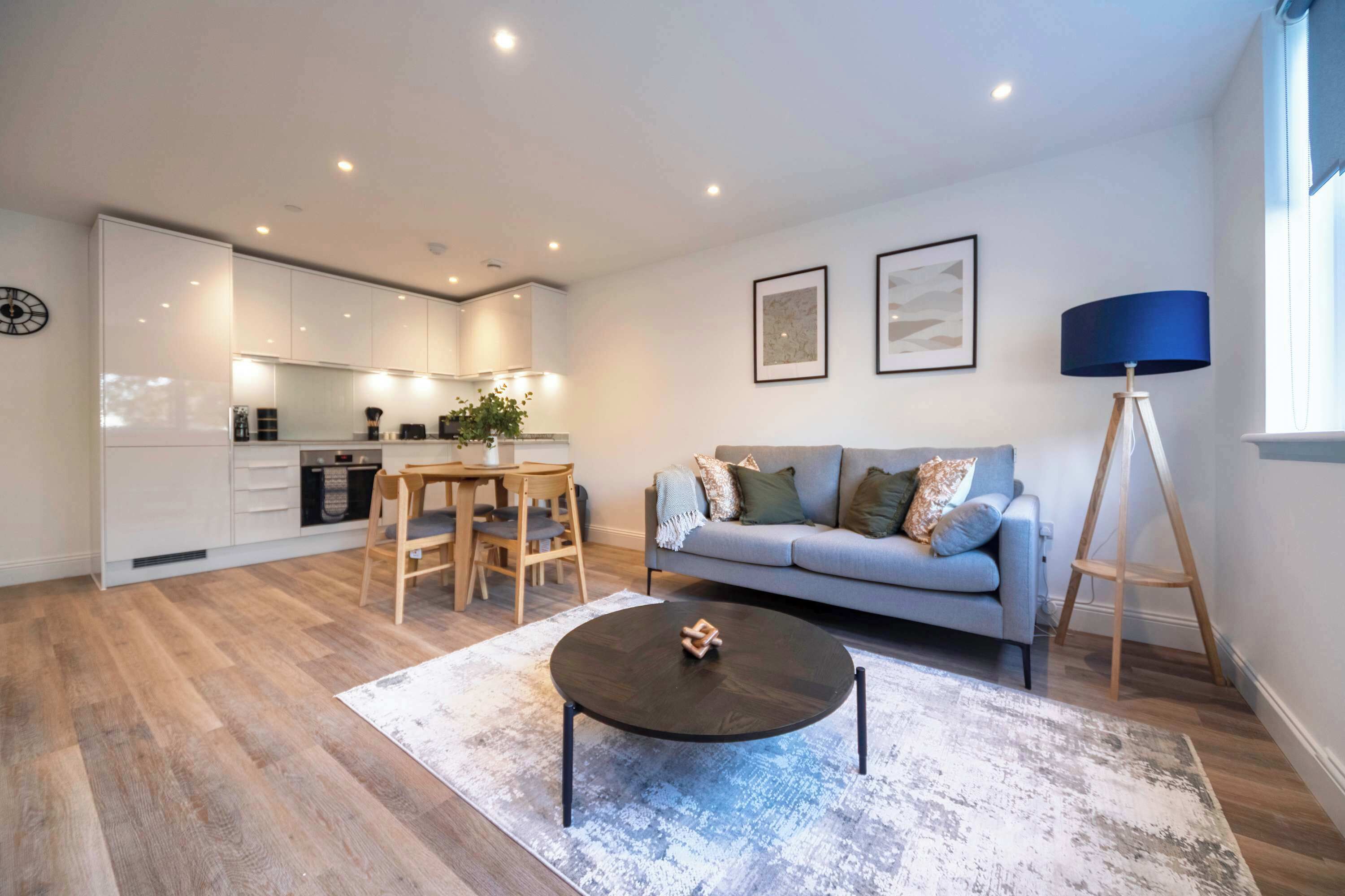 Televisión y oficina 