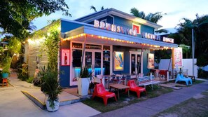 المنشأة من الخارج