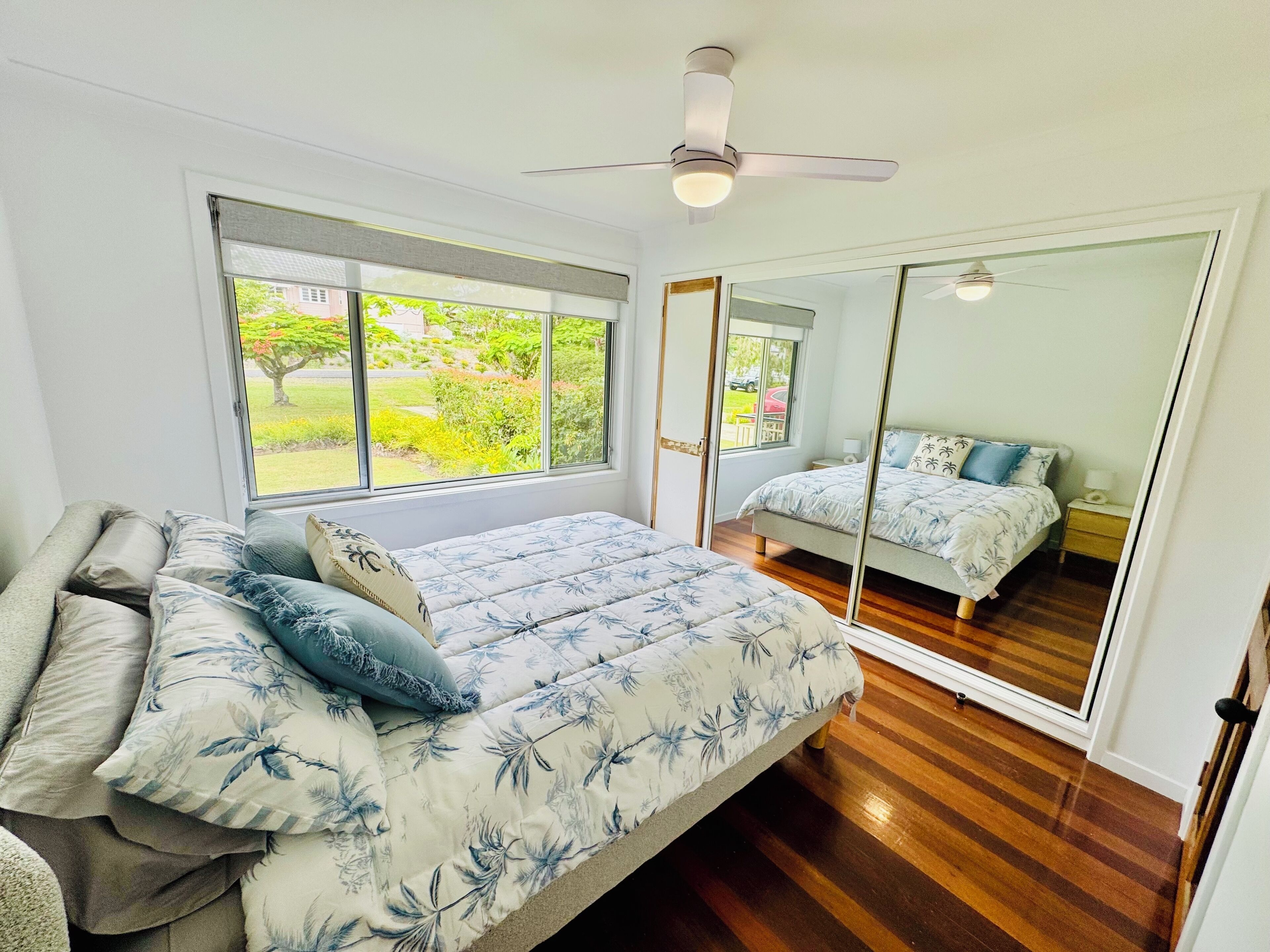 3 bedrooms, iron/ironing board, internet, bed sheets