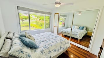 3 bedrooms, iron/ironing board, internet, bed sheets