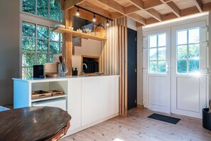 Micro-ondes, four, cafetière/bouilloire