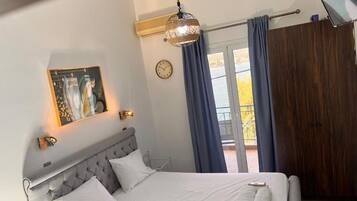 Junior Suite with Sea View | Iron/ironing board, free WiFi, bed sheets