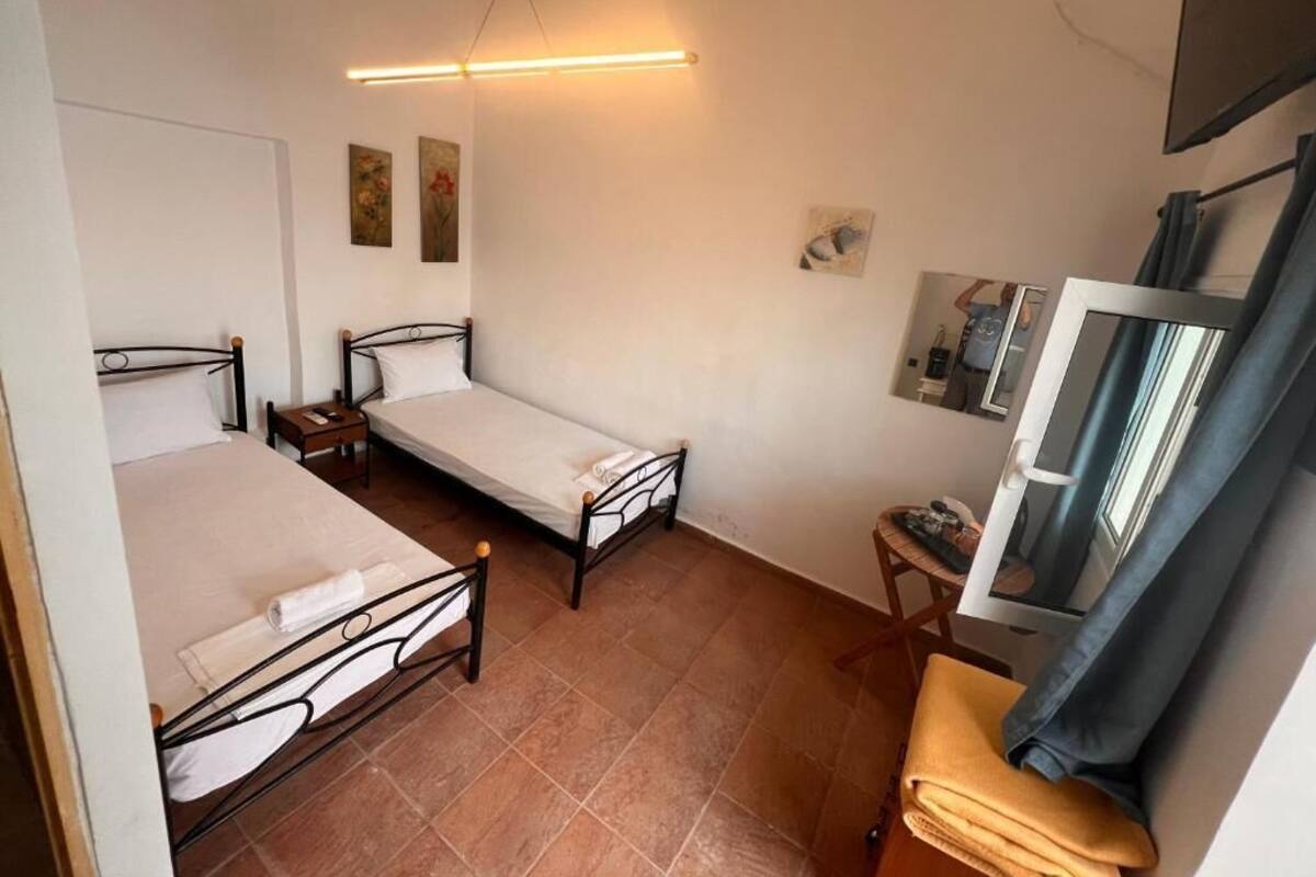 Economy Twin Room | Iron/ironing board, free WiFi