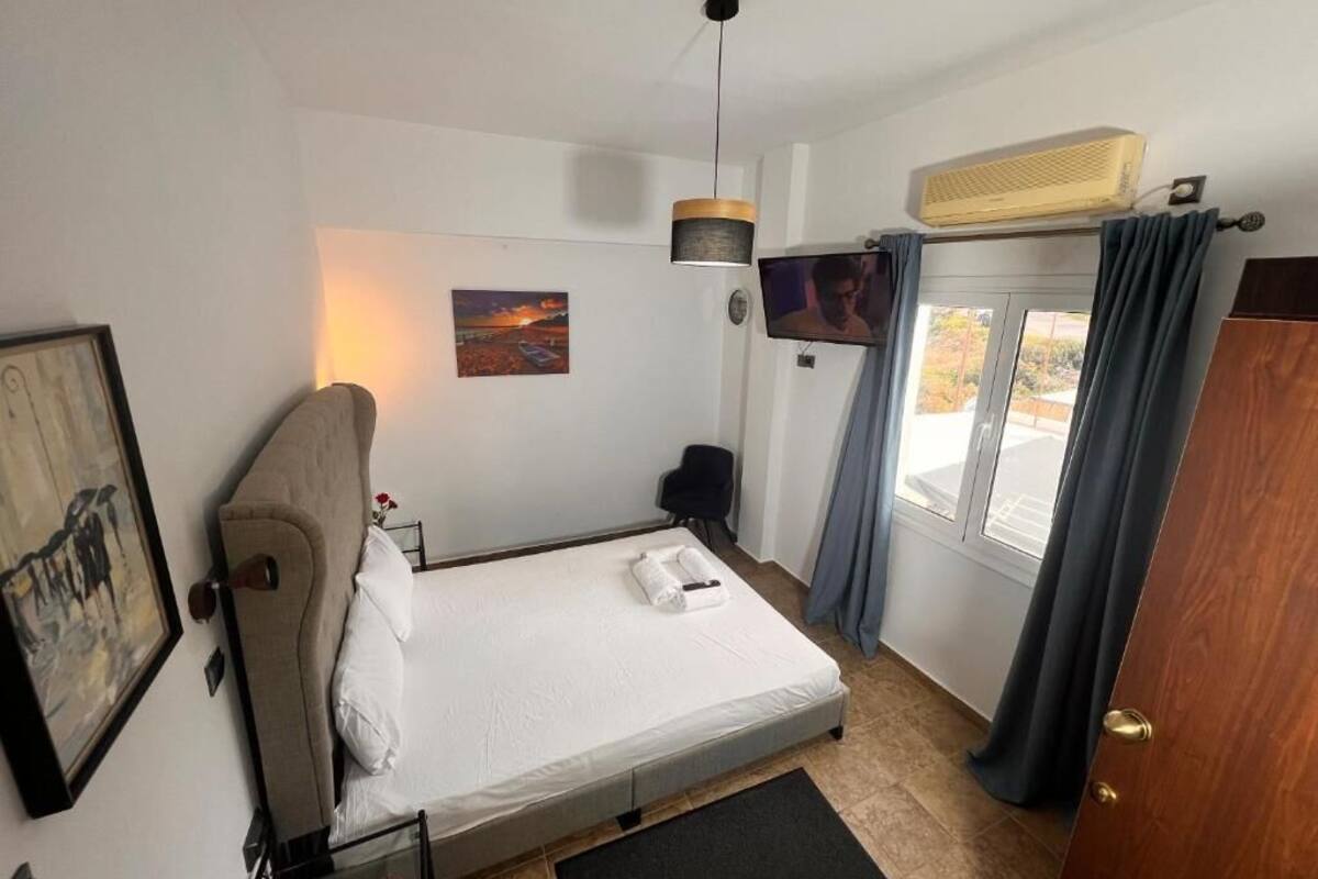 Basic Double Room | Iron/ironing board, free WiFi