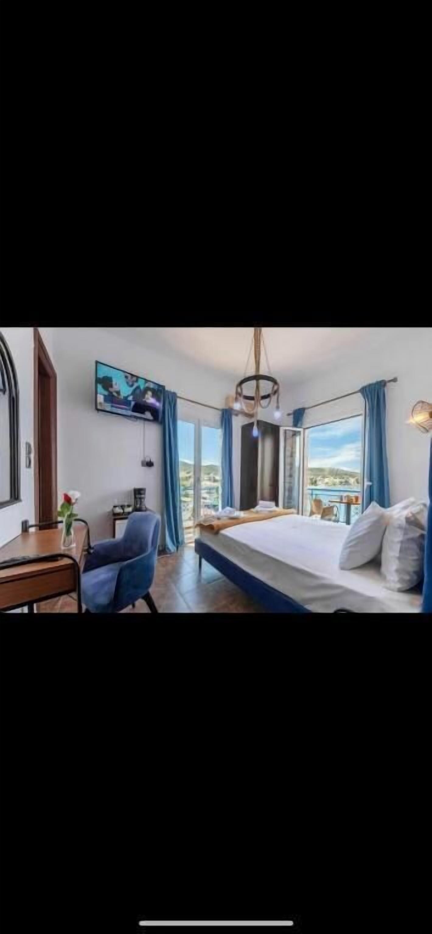 Junior Suite with Sea View (4) | Iron/ironing board, free WiFi, bed sheets