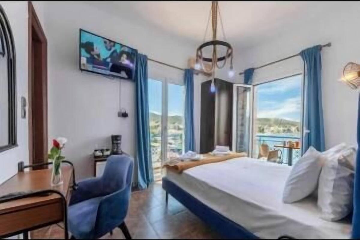 Junior Suite with Sea View (4) | Iron/ironing board, free WiFi, bed sheets