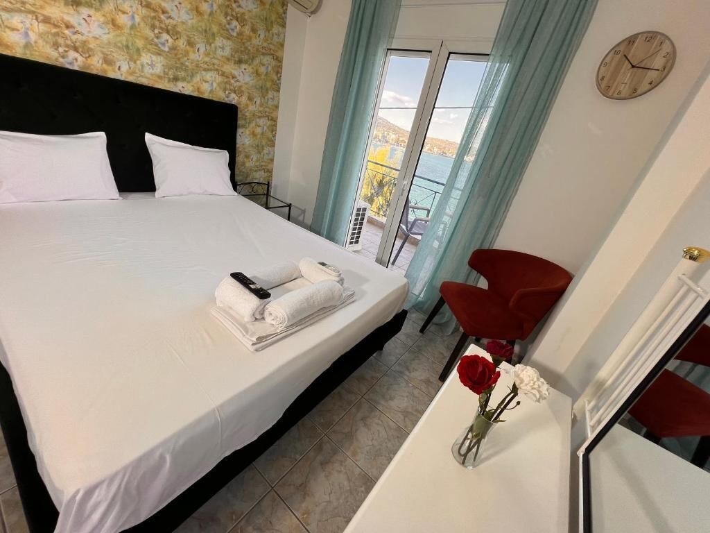 Double Room with Balcony and Sea View (17) | Iron/ironing board, free WiFi, bed sheets