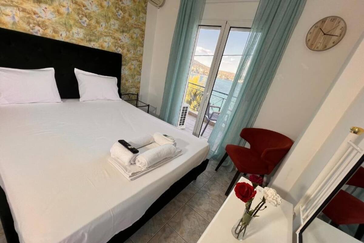 Double Room with Balcony and Sea View | Iron/ironing board, free WiFi