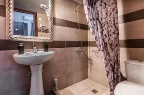 Junior Suite with Sea View (4) | 浴室 | 淋浴設備、免費梳洗用品、提供毛巾、番梘