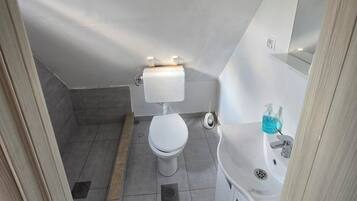 風筒、提供毛巾、番梘、廁紙