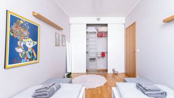 2 habitaciones, tabla de planchar con plancha, wifi y ropa de cama
