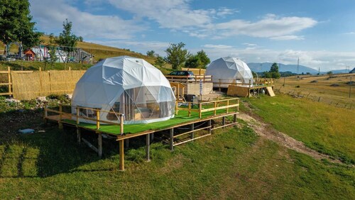 Cozy glamping  in heart of National park Durmitor with private HOT TUBE