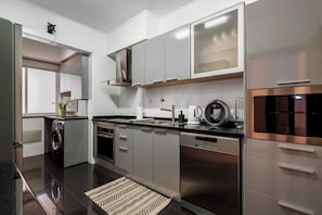 Mikrowelle, Ofen, Herdplatte, Geschirrspüler