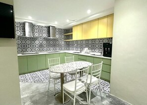 Deluxe Studio | Desk, free WiFi - Kingston Hotel 1 at Bukit Bintang (Kuala Lumpur)