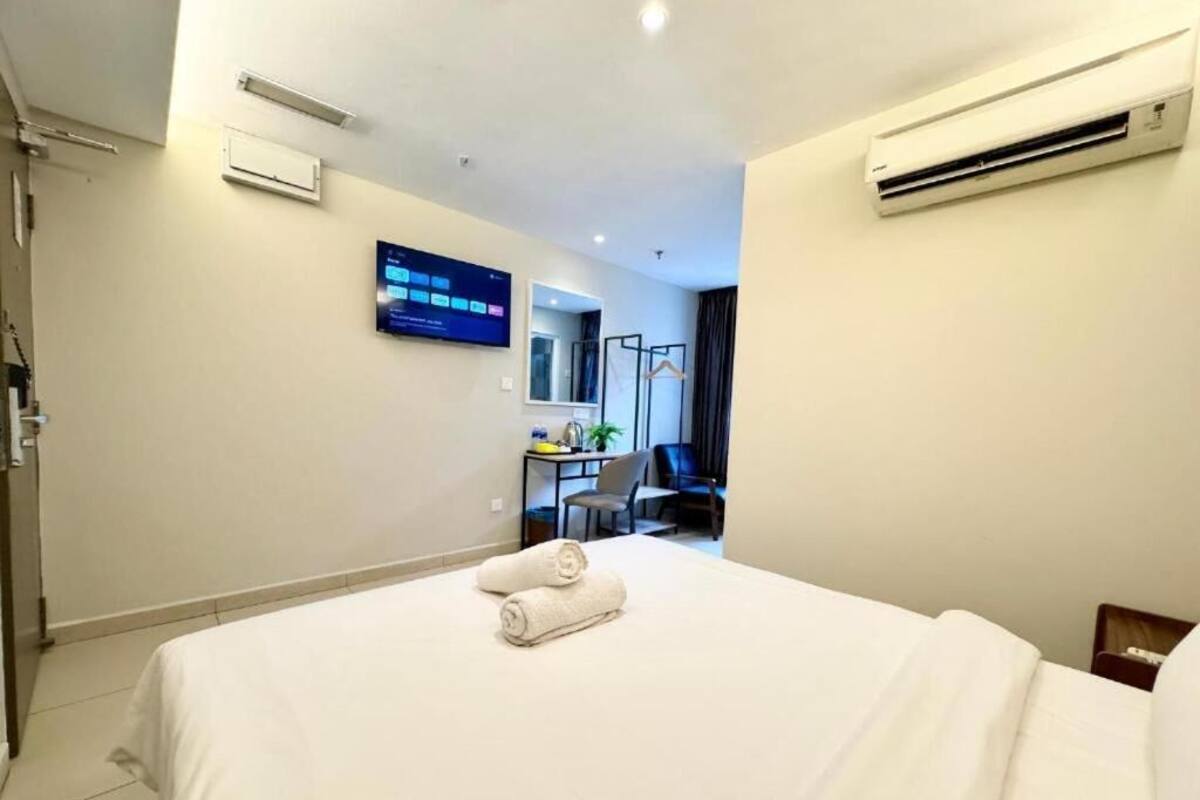Deluxe King Room | Una scrivania, insonorizzazione, Wi-Fi gratuito