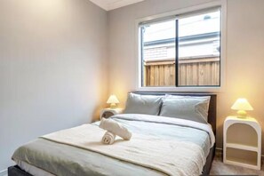 3 bedrooms, iron/ironing board, WiFi, bed sheets