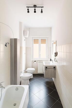 Haartrockner, Bidet, Seife