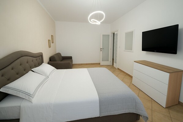 1 chambre, fer et planche à repasser, Wi-Fi gratuit, draps fournis