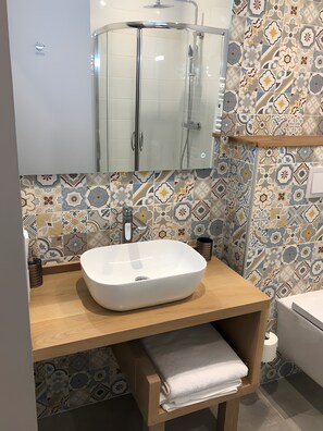 تجهيزات دش، مجففات شعر، مناشف