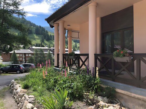 Bed and Breakfast 'La Baïta De La Foux - Chambre 4' with Mountain View, Shared Terrace and Wi-Fi
