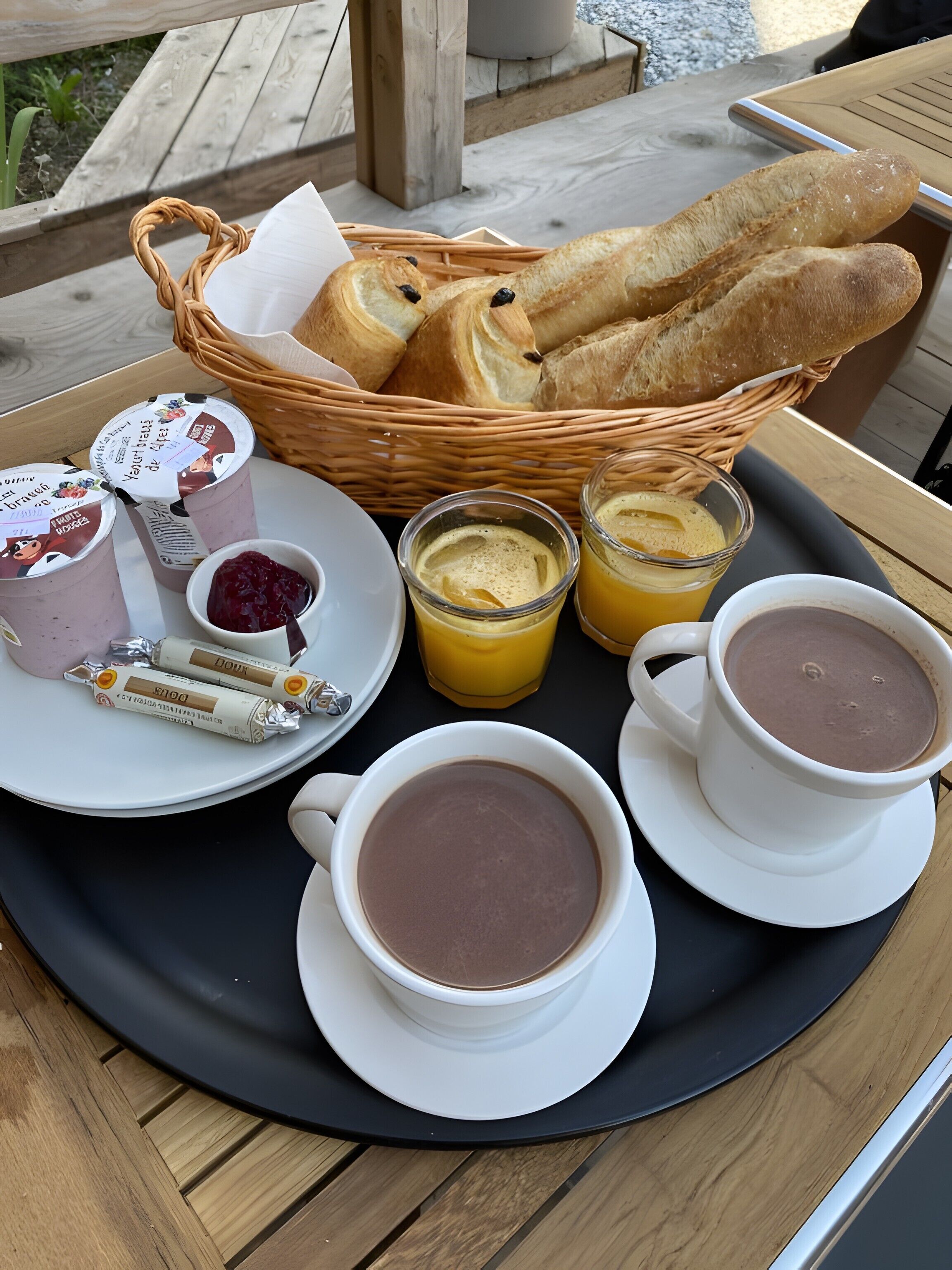 Petit déjeuner servi en supplément