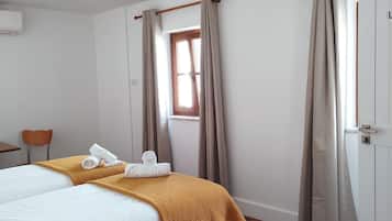 Kamar Double atau Twin, pemandangan gunung | Meja kerja, ruang kerja ramah laptop, Wi-Fi gratis, dan seprai linen