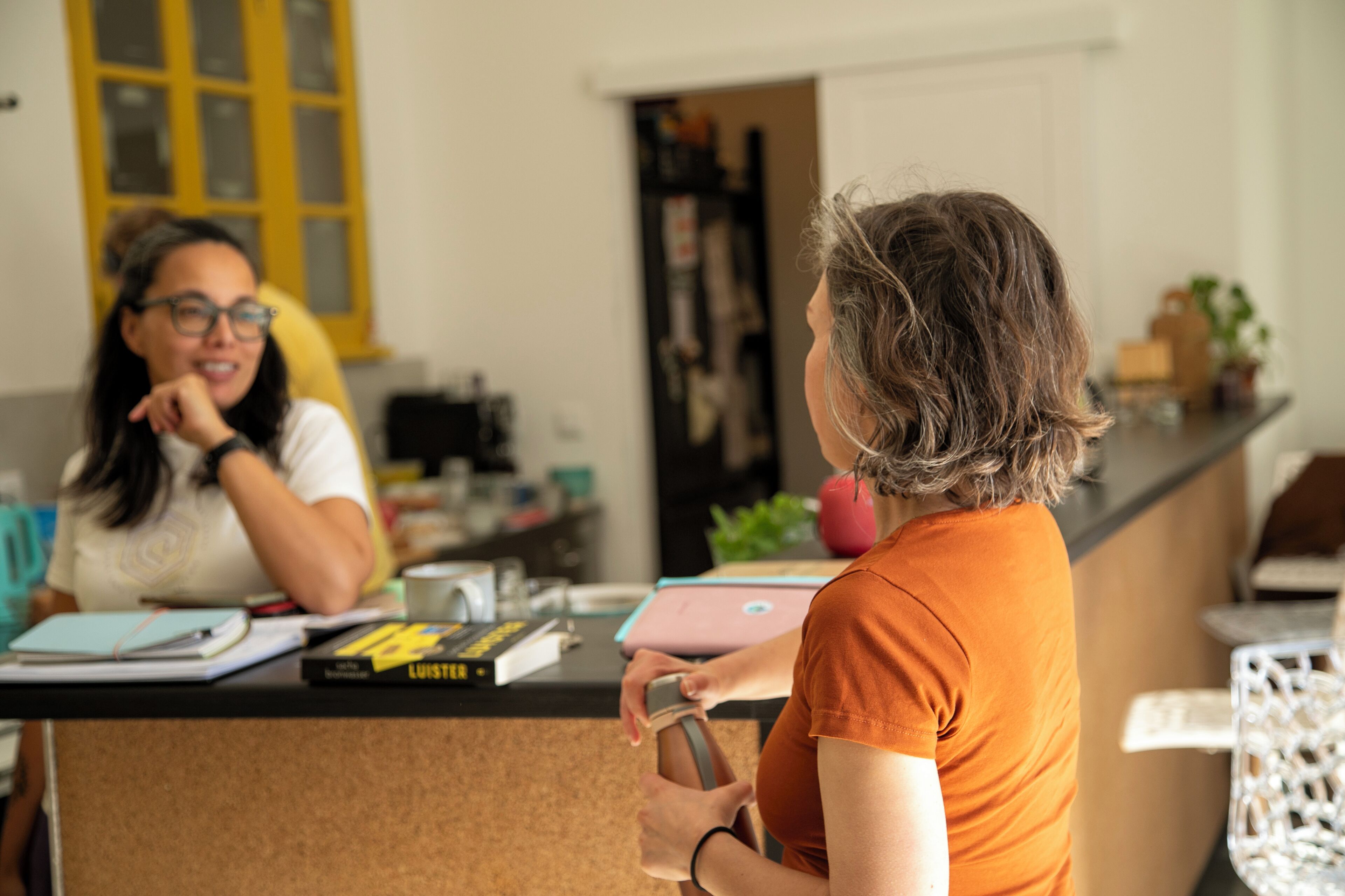 Check-in/check-out kiosk