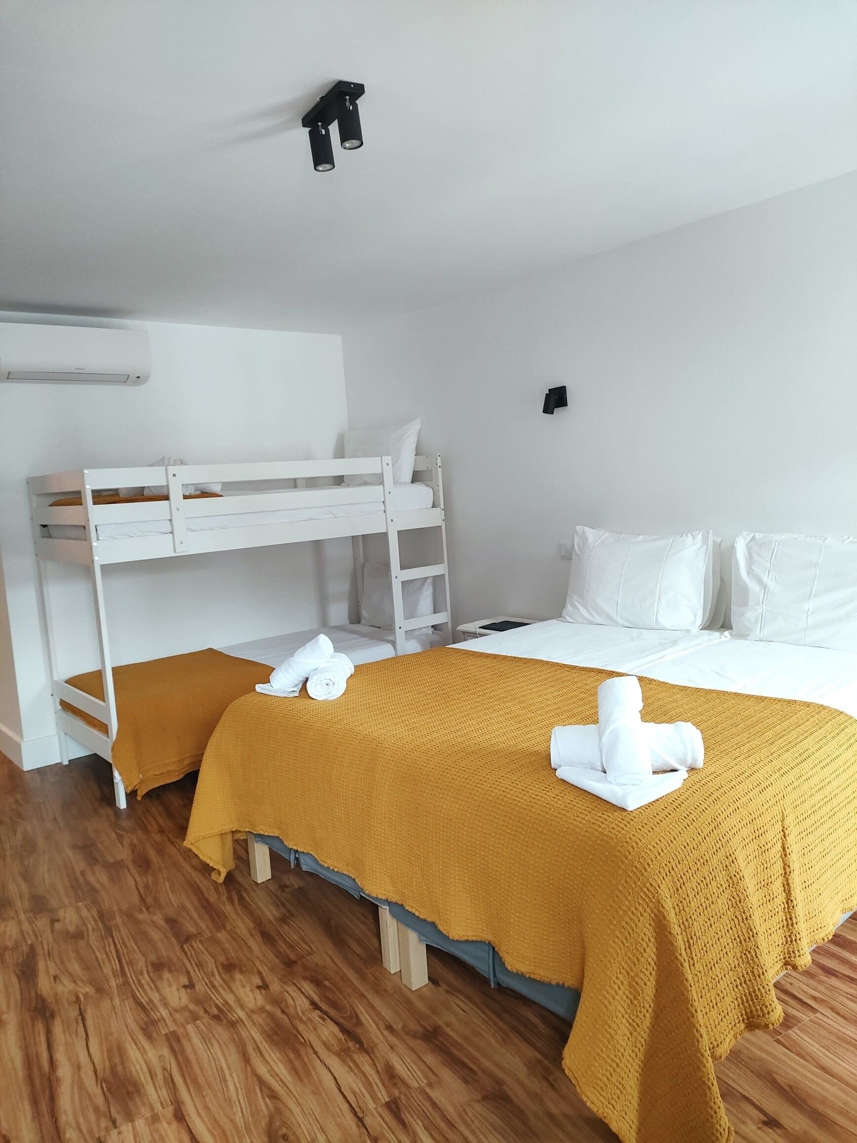 Chambre Double ou avec lits jumeaux, plusieurs lits, balcon, vue vallée