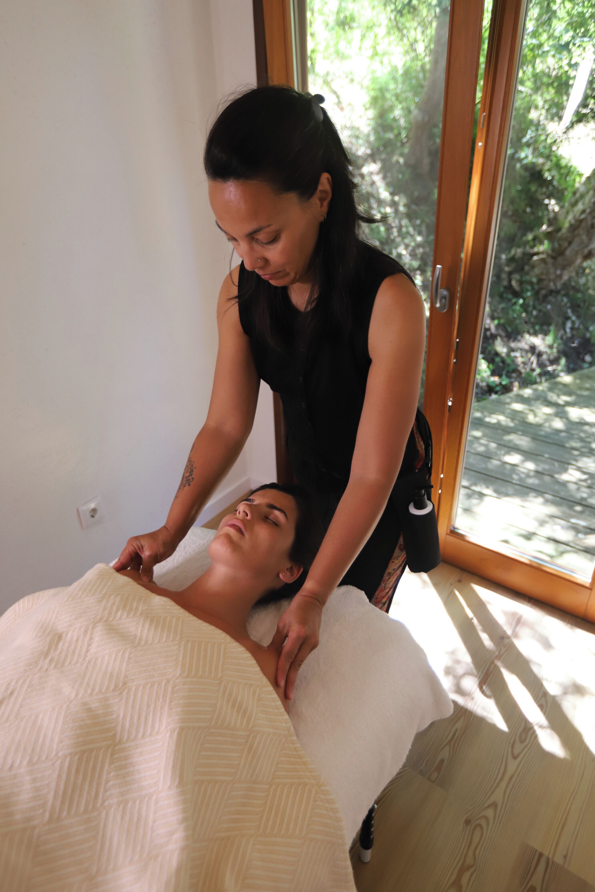 深层组织按摩、瑞典式按摩、产前按摩、按摩服务