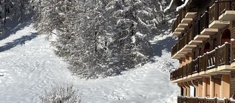 Bed and Breakfast 'La Baïta De La Foux - Chambre 2' with Mountain View, Shared Terrace and Wi-Fi