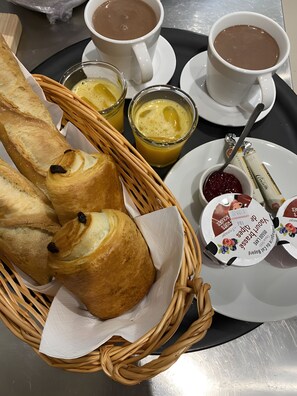 Desayuno (con cargo) 