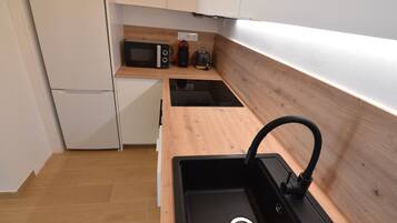 ثلاجة، ميكروويف، فرن، غسالة أطباق