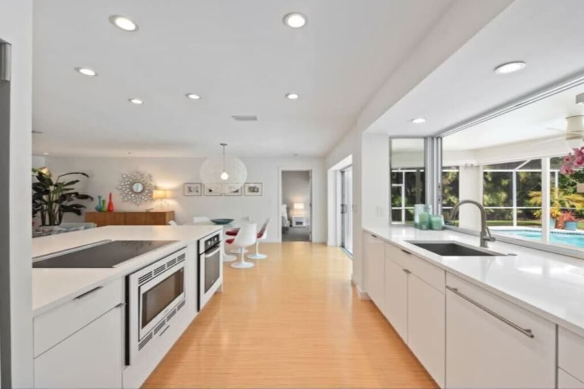 Photo 14 of Modern, Luxurious Villa in Park Shore w/Private Beach Access & Heated Pool