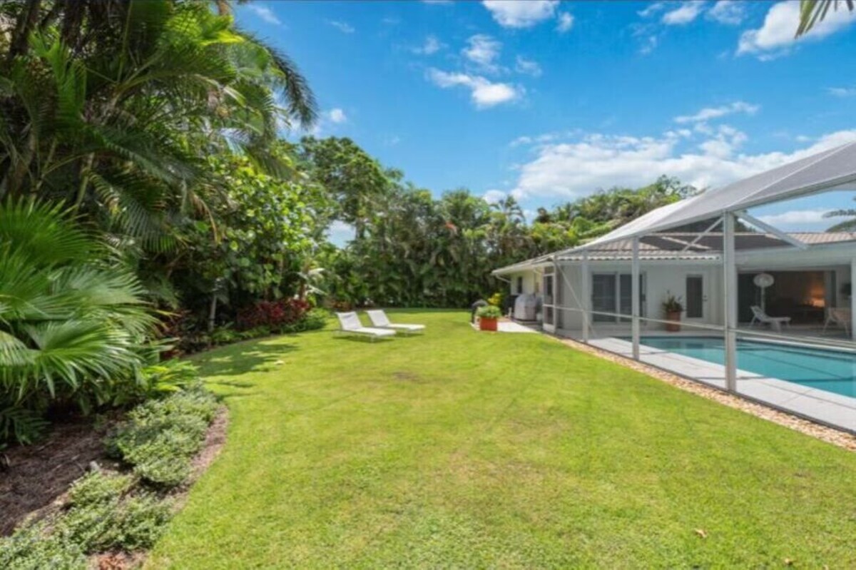 Photo 29 of Modern, Luxurious Villa in Park Shore w/Private Beach Access & Heated Pool
