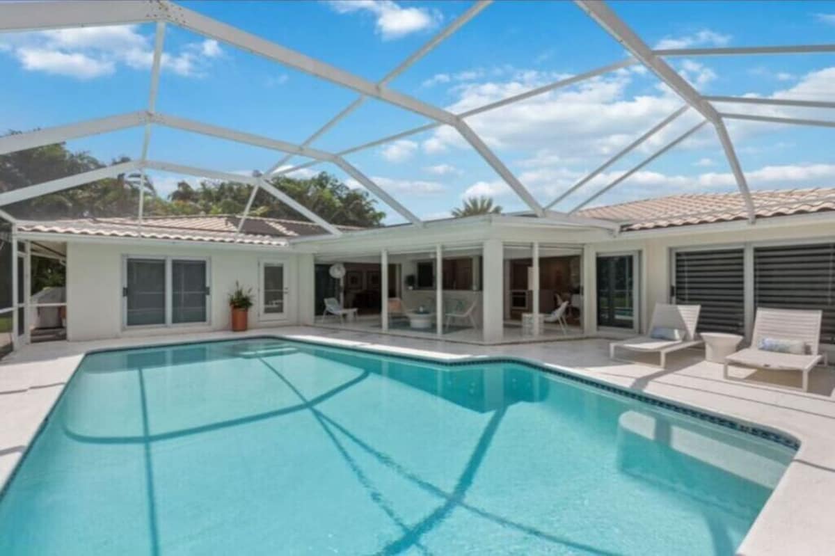 Photo 7 of Modern, Luxurious Villa in Park Shore w/Private Beach Access & Heated Pool