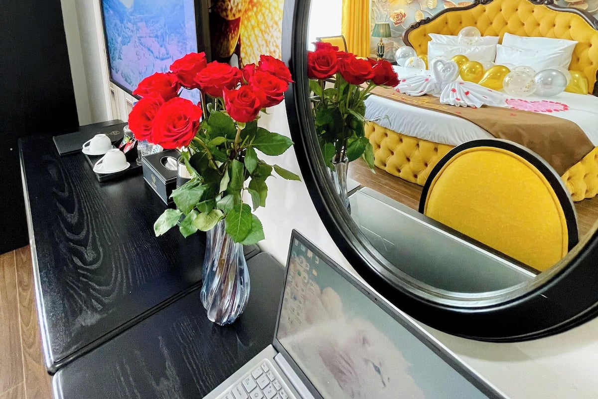 Frette Italian sheets, premium bedding, down duvets, memory-foam beds