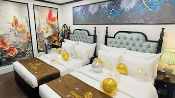 Deluxe fyrbäddsrum | Italienska Frette-lakan, sängtillbehör av högsta kvalitet och duntäcken