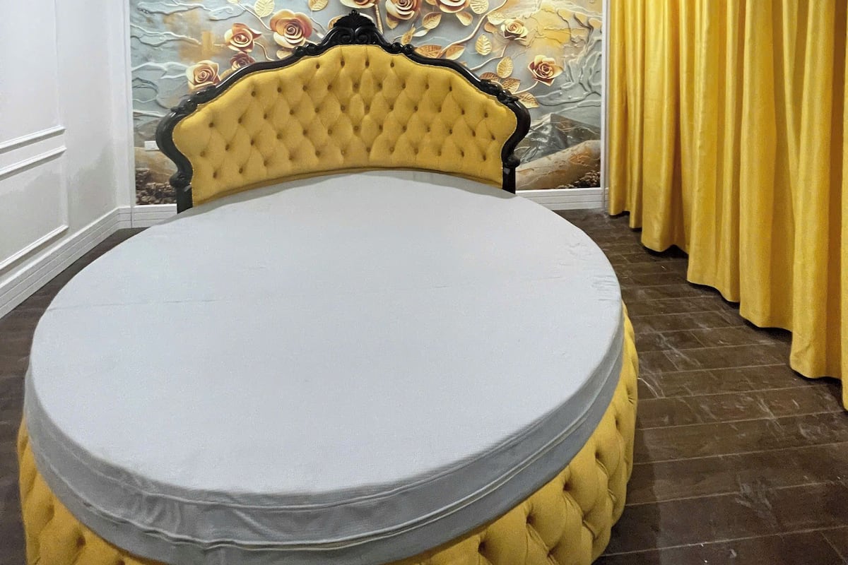 Deluxe-Doppelzimmer, Stadtblick | Italienische Bettbezüge von Frette, hochwertige Bettwaren