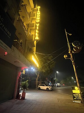 Front of property - Diamond Hotel (Long Bien)