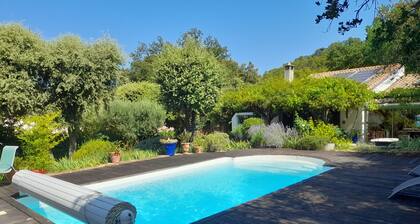 Belle villa moderne avec piscine au coeur de la garrigue