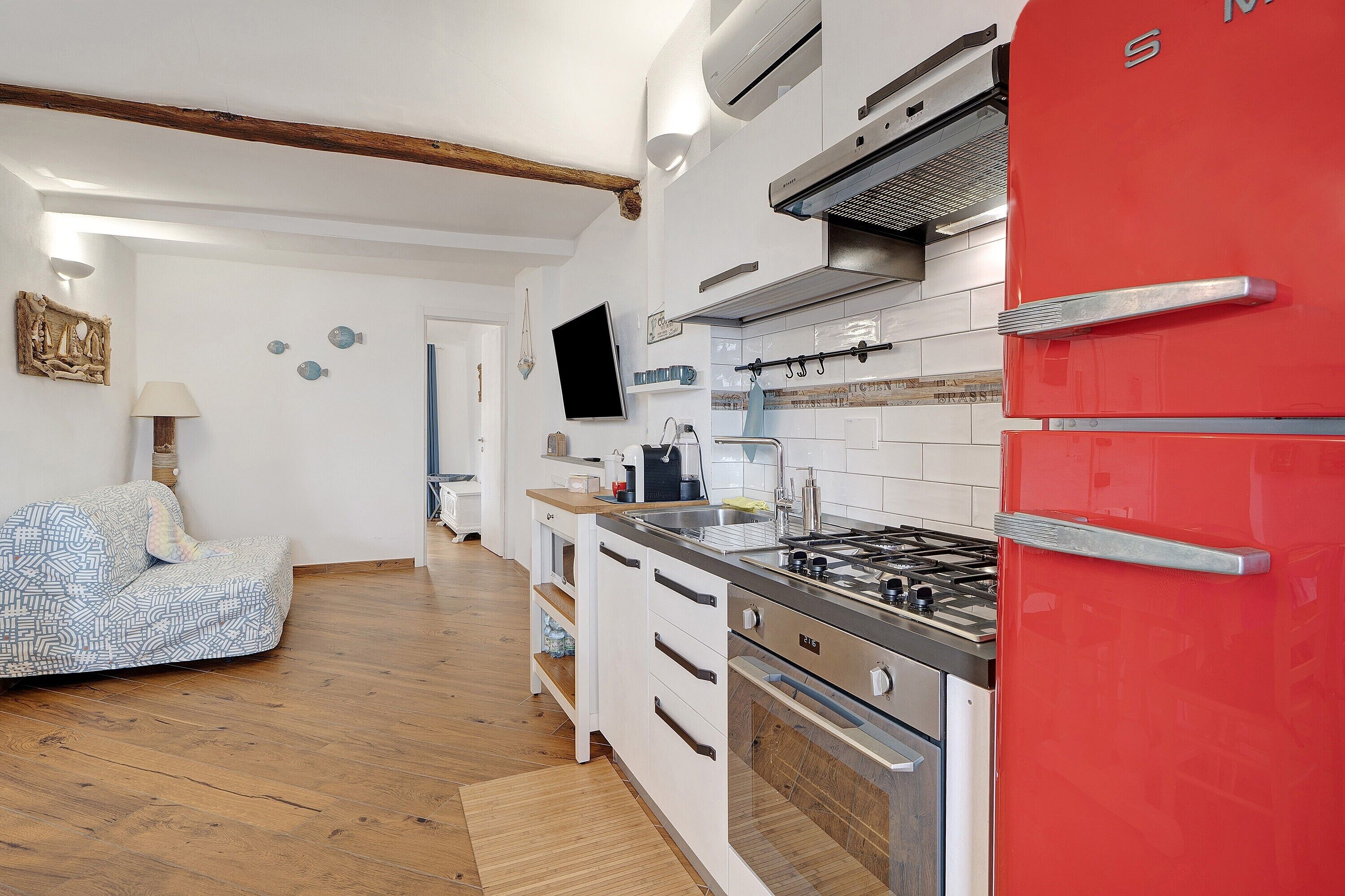 Kühlschrank, Mikrowelle, Ofen, Herdplatte