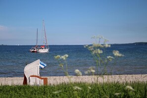 Una spiaggia nelle vicinanze